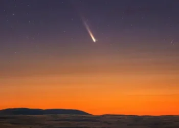 El ‘cometa del siglo’ podrá verse este sábado al atardecer si las nubes no lo impiden