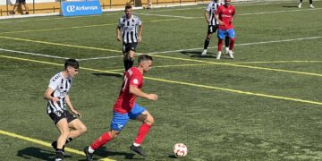 El Estepona se ceba con la Balona y el Torremolinos salva un punto en El Pozuelo