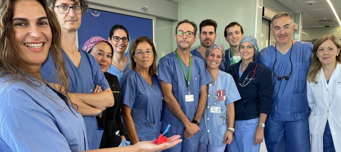 Operan con éxito a un bebe con una grave malformación en su aparto respiratorio en Sevilla