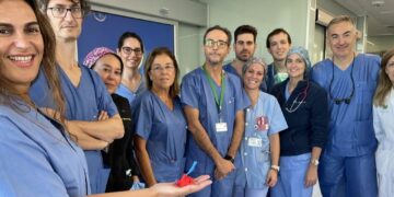 Operan con éxito a un bebe con una grave malformación en su aparto respiratorio en Sevilla