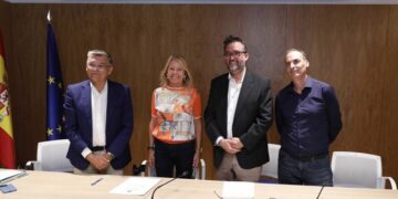 El Ayuntamiento de Marbella firma un acuerdo de 25.000 euros para apoyar la integración de personas sordas