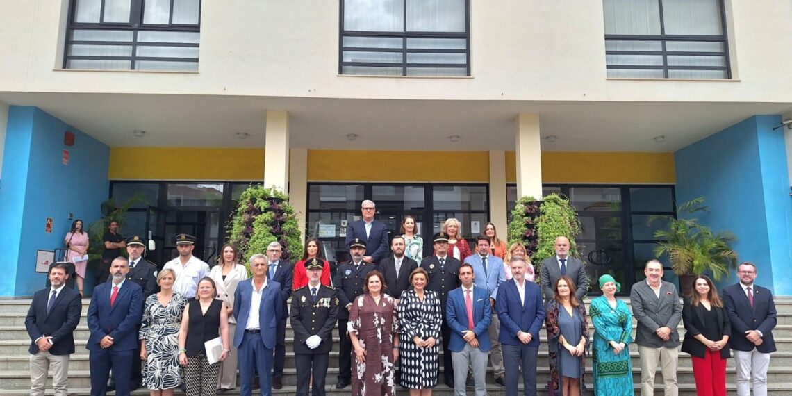 Torremolinos rinde homenaje a los cien años de radio en España en la celebración del Día de la Fiesta Nacional