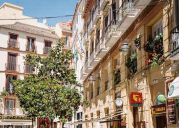 Málaga prohíbe la implantación de viviendas turísticas en 43 barrios de la ciudad