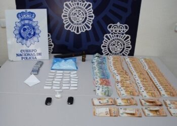 Detenidos en Estepona padre e hijo por menudeo de drogas y utilizar papel fotográfico de impresoras para camuflarla