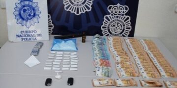 Detenidos en Estepona padre e hijo por menudeo de drogas y utilizar papel fotográfico de impresoras para camuflarla