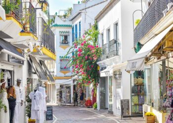 Marbella cierra septiembre con un 11 por ciento menos de desempleados que el año pasado