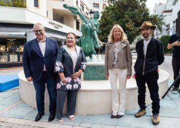 Marbella recupera un icono de la ciudad con la rehabilitación integral de la escultura Bella del Mar, la popular ‘fuente del caballo’