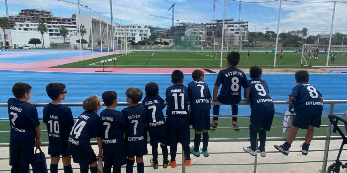 La Escuela Municipal de Fútbol recibe a Ojén en la primera jornada de la Liga Educativa de la Diputación Provincial de Málaga 2024/2025