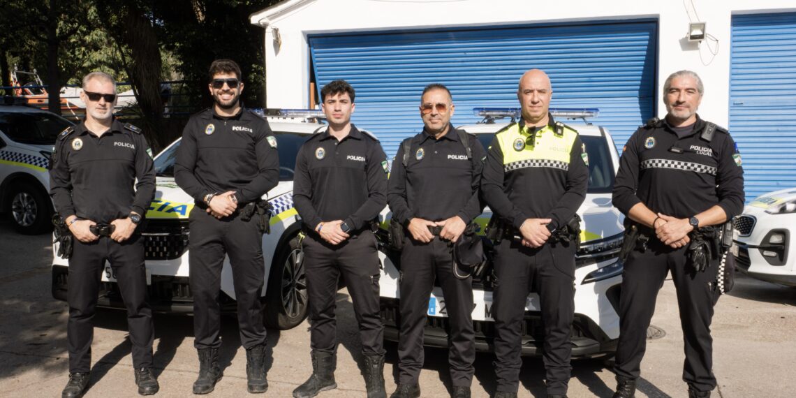 Seis policías locales de Estepona viajan para colaborar en las tareas de ayuda a los damnificados por la DANA en Valencia