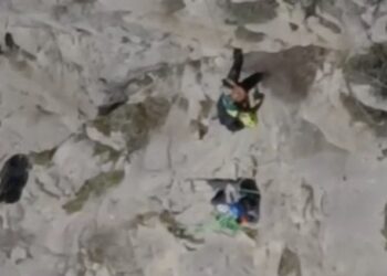 Rescatada una persona tras sufrir una caída mientras escalaba en El Chorro