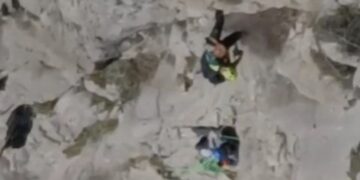 Rescatada una persona tras sufrir una caída mientras escalaba en El Chorro