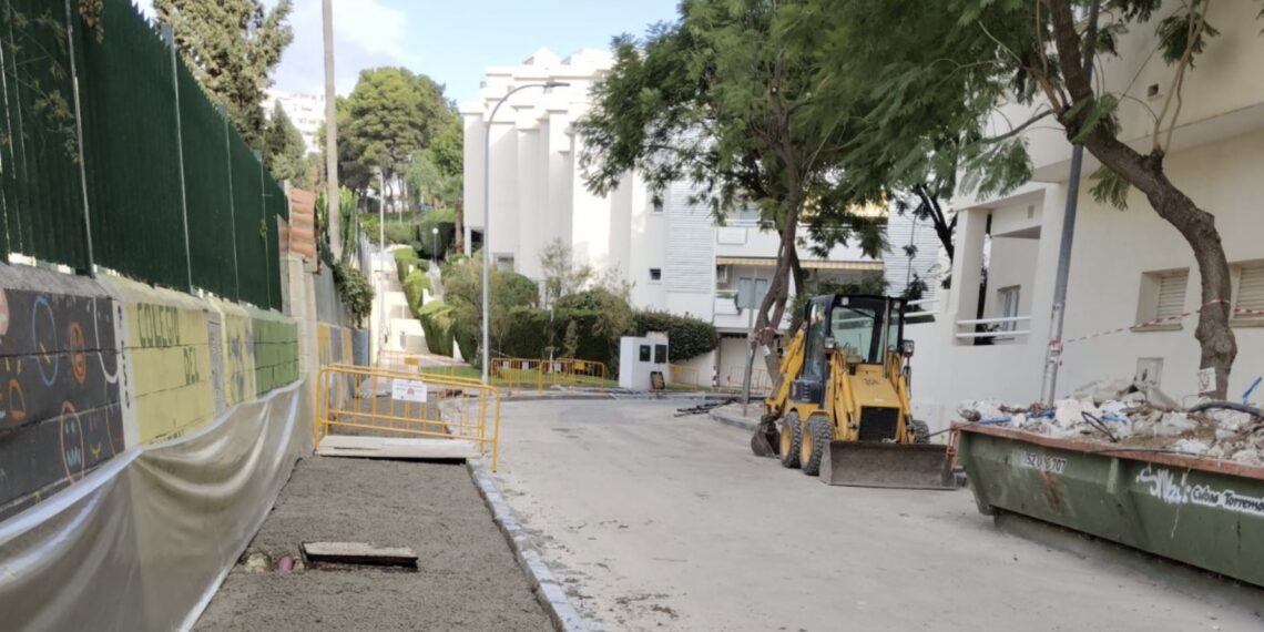 Torremolinos acomete la reforma del acerado de la Calle Ciudad de Salou para mejorar su accesibilidad