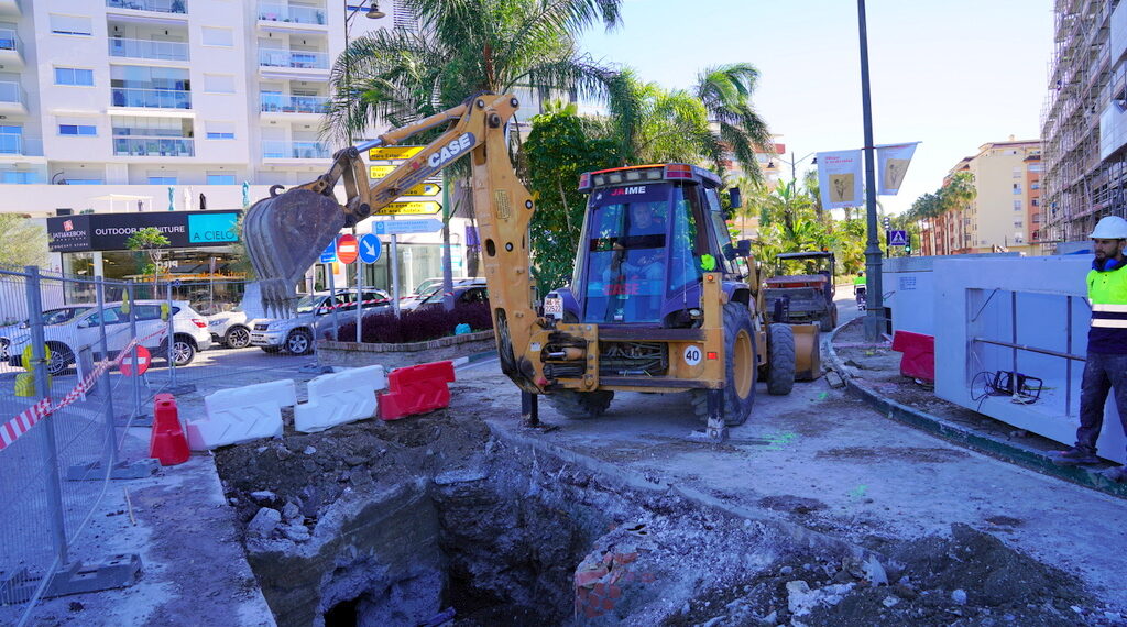 El Ayuntamiento acomete obras en el embovedado del Río Monterroso para mejorar la red de saneamiento