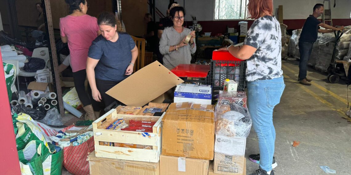 Mijas recoge más de 65.000 kilos de productos de primera necesidad para los afectados por la DANA