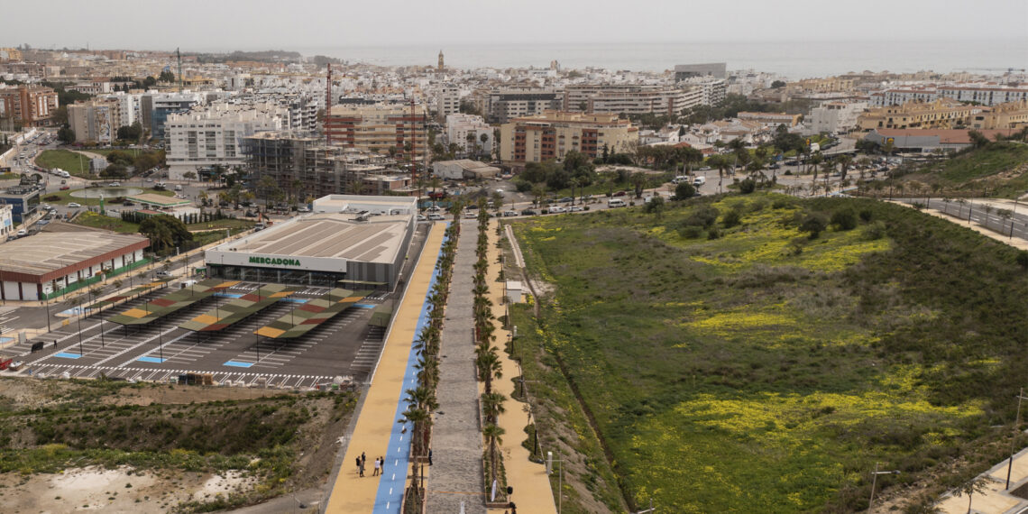 El Ayuntamiento de Estepona proyecta la construcción de una piscina cubierta en la avenida Puerta del Mar