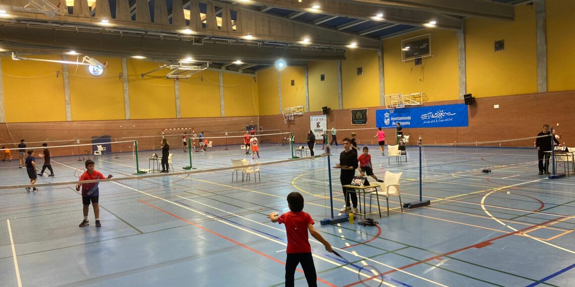 El Club Bádminton Estepona triunfa en casa en la penúltima prueba del IV Circuito Provincial’24