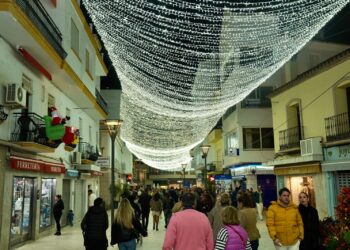 Más de 25.000 personas asisten a la inauguración de la remodelación de la calle Terraza en Estepona