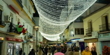 Más de 25.000 personas asisten a la inauguración de la remodelación de la calle Terraza en Estepona