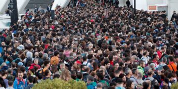 La respuesta más solidaria: miles de voluntarios ponen rumbo desde Valencia a los municipios de la provincia