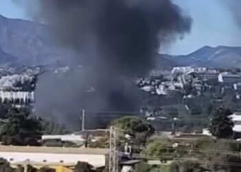 Arde una nave a la altura de la Finca Pepe López, en Mijas