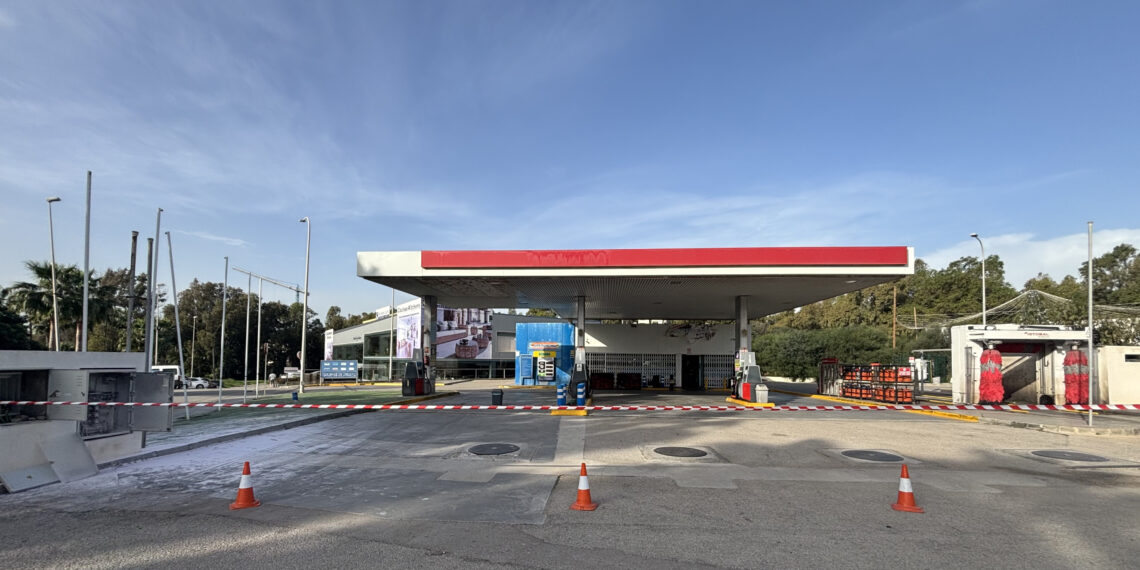 Susto por un incendio en la gasolinera de Casares Costa debido a una avería