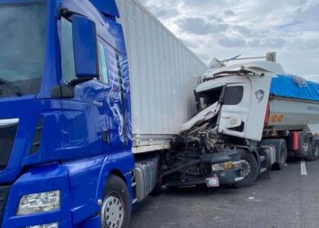 Herido uno de los camioneros del accidente en la AP-7 a la altura de Estepona