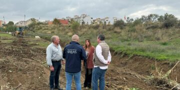El Ayuntamiento de Mijas limpia y desbroza los cauces de los arroyos para garantizar la seguridad