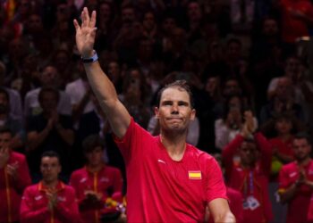 Nadal cae en su estreno en Málaga y cuestiona su presencia en un hipotético próximo partido