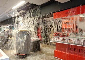 Se inunda El Corte Inglés de Málaga tras la llegada de la DANA