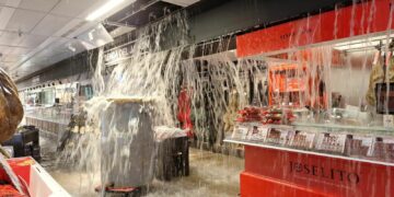 Se inunda El Corte Inglés de Málaga tras la llegada de la DANA