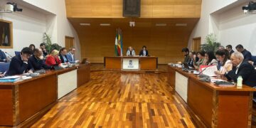 El Ayuntamiento de Fuengirola concederá la Medalla de Oro de Bomberos a los mandos y agentes del cuerpo desplazados a Valencia