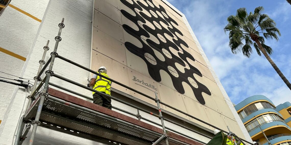 El Ayuntamiento inicia la restauración de los murales del Museo Abierto de Fuengirola
