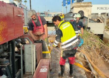 Torremolinos aporta tres bomberos más para trabajar en la zona afectada por la DANA