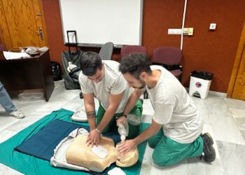 Benalforma imparte un taller sobre Soporte Vital Básico y Desfibrilación Semiautomática para profesores y alumnos