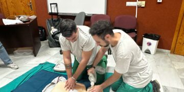 Benalforma imparte un taller sobre Soporte Vital Básico y Desfibrilación Semiautomática para profesores y alumnos