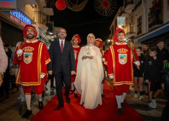 La Navidad en Torremolinos: Pasión Vega brilla en el encendido del alumbrado