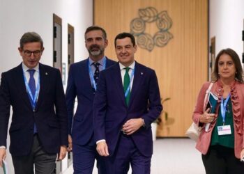 Moreno: «Andalucía plantará millón y medio de árboles para absorber 300.000 toneladas de CO2»