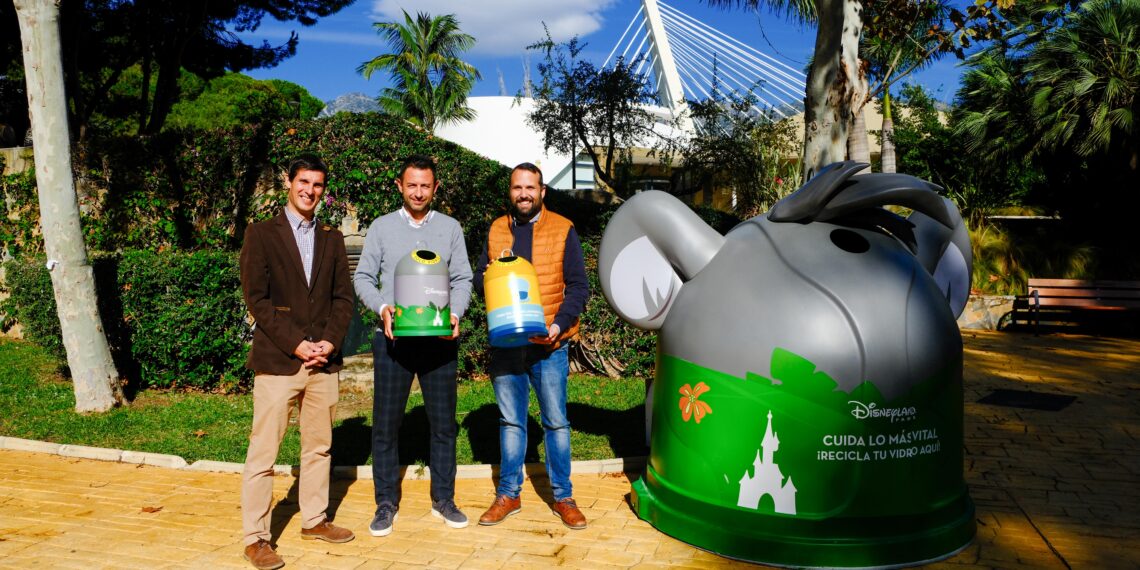 El Ayuntamiento de Marbella instala contenedores tematizados de Disney para fomentar el reciclaje de vidrio