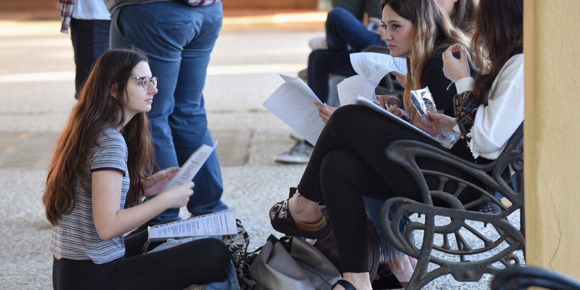 La Junta reserva 59,2 millones de euros en las cuentas de 2025 para financiar medidas de apoyo al estudiantado universitario