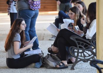 La Junta reserva 59,2 millones de euros en las cuentas de 2025 para financiar medidas de apoyo al estudiantado universitario