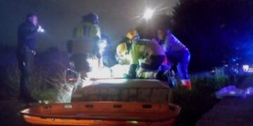 Heridas tres personas tras salirse de la calzada su vehículo y caer en una acequia en Málaga