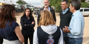 Los Reyes mantienen su visita a Chiva tras los abucheos y lanzamientos de objetos en Paiporta