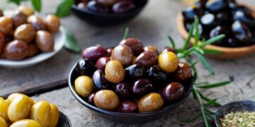 Descubren un compuesto contra la obesidad presente en bayas y aceitunas negras