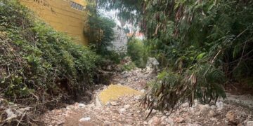 Desalojadas 15 personas en Benalmádena por el derrumbe de un muro en una urbanización