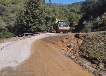 Continúan los trabajos en toda la provincia para reparar las carreteras dañadas por la DANA