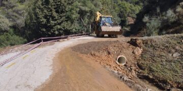 Continúan los trabajos en toda la provincia para reparar las carreteras dañadas por la DANA