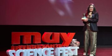 La catedrática de Genética de la UMA Ana Grande, distinguida con el galardón ‘Muy’ de Biología