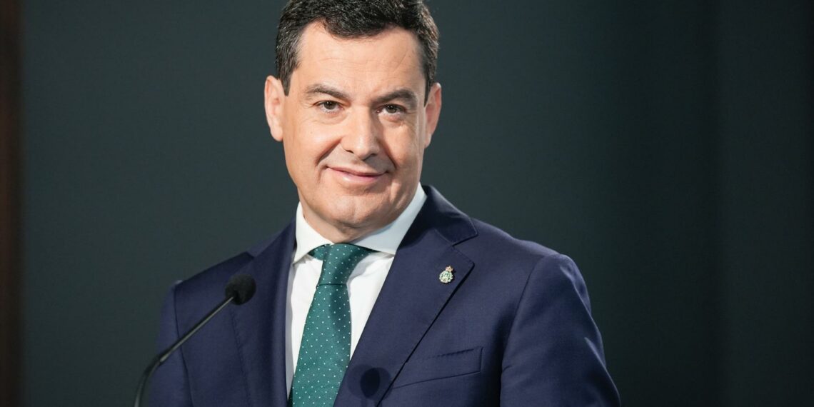 Moreno garantiza a Valencia ayuda «indeterminada en el tiempo» y pide más coordinación entre administraciones