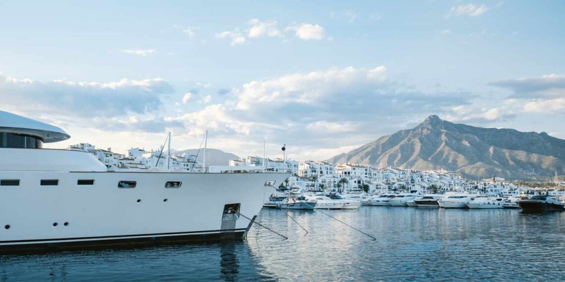 La Junta valora Puerto Banús como un activo fundamental para el turismo y la economía de Andalucía