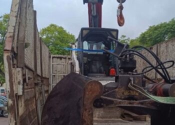 Torremolinos envía maquinaria pesada a Valencia para ayudar en las labores de recuperación y limpieza